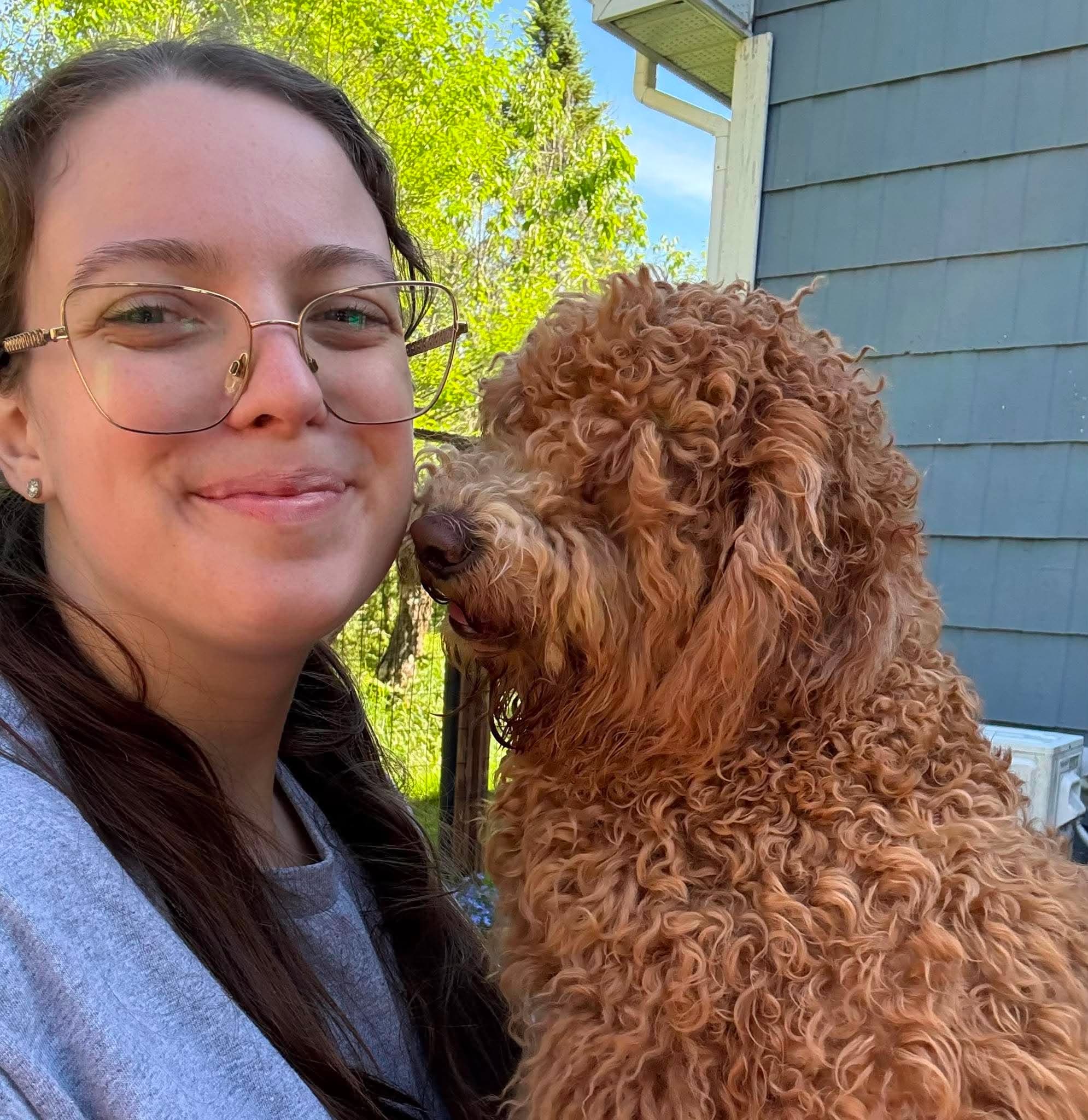 Carol Anne et un chien